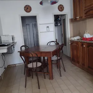https://la-casalina-dellelba.it-tuscanyhotel.com